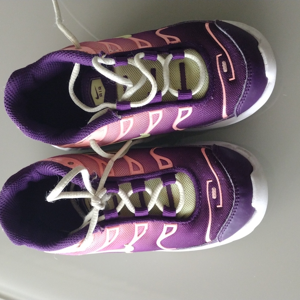 Girl's Nike Air Max - size 9